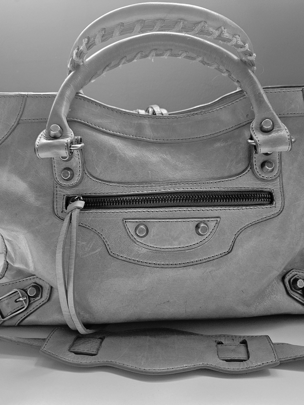 Balenciaga LE CITY MOYEN Leather BAG.